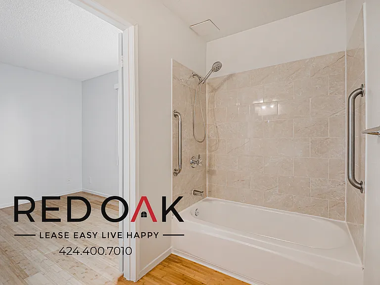 518 E 4th St #305 — Photo 17