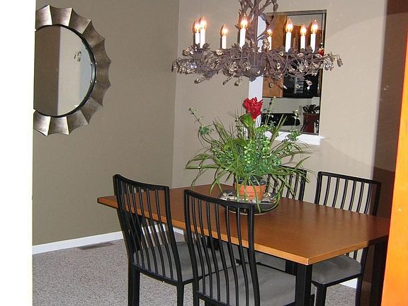 Dining w/ pass to Kitchen