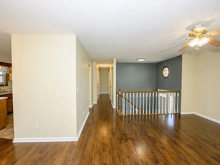 413 Ridgecrest Rd — Photo 2