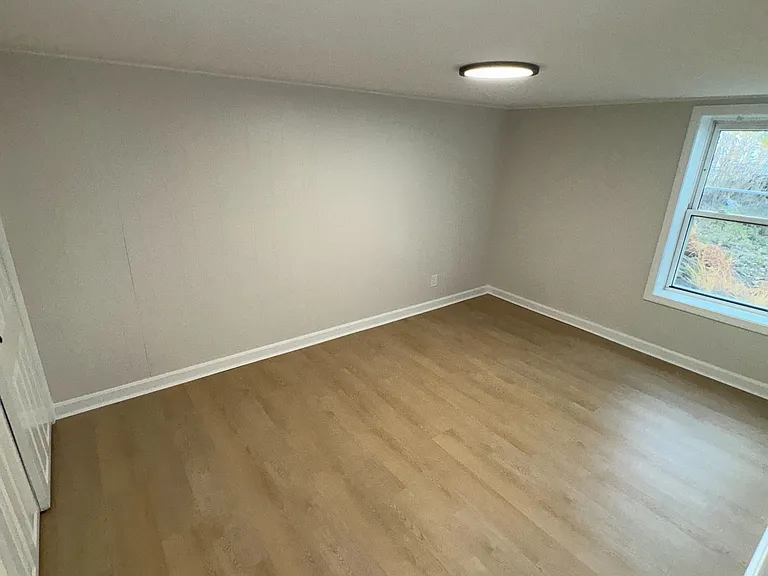 106 Railroad Ave #6 — Photo 6