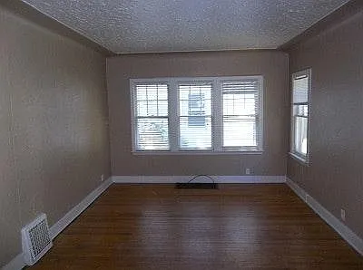 3 bed, 1.5 bath, 924 sqft, $1,250 — Photo 4