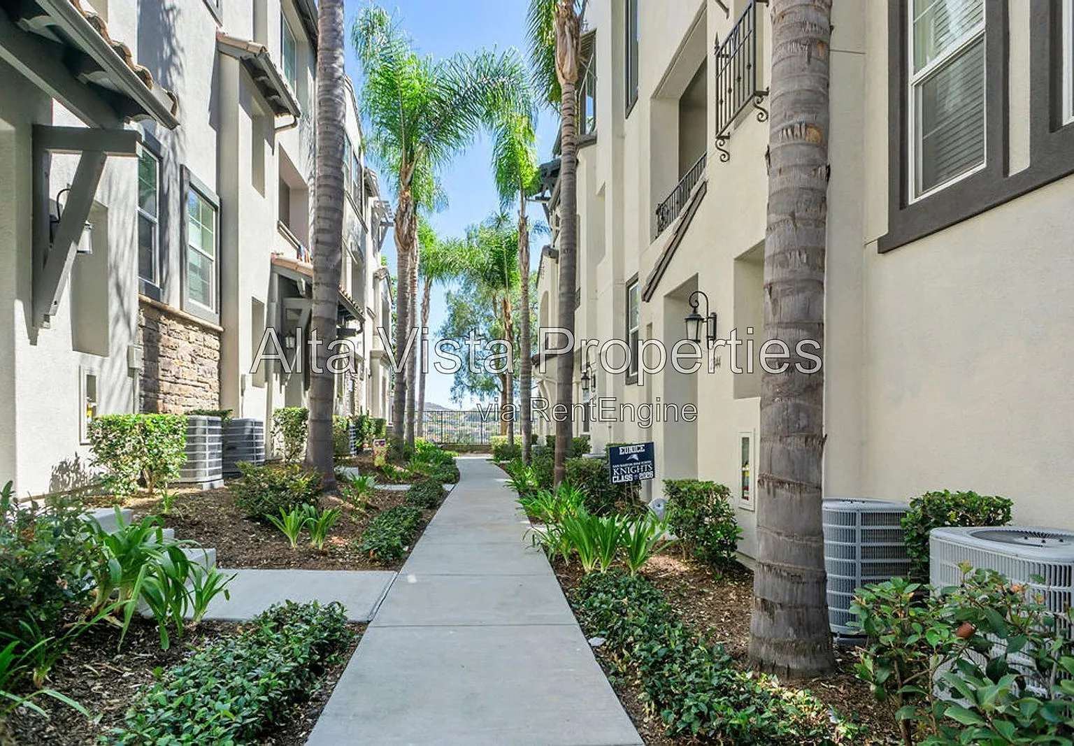 3 bed, 2.5 bath, 1428 sqft, $3,725 — Photo 3
