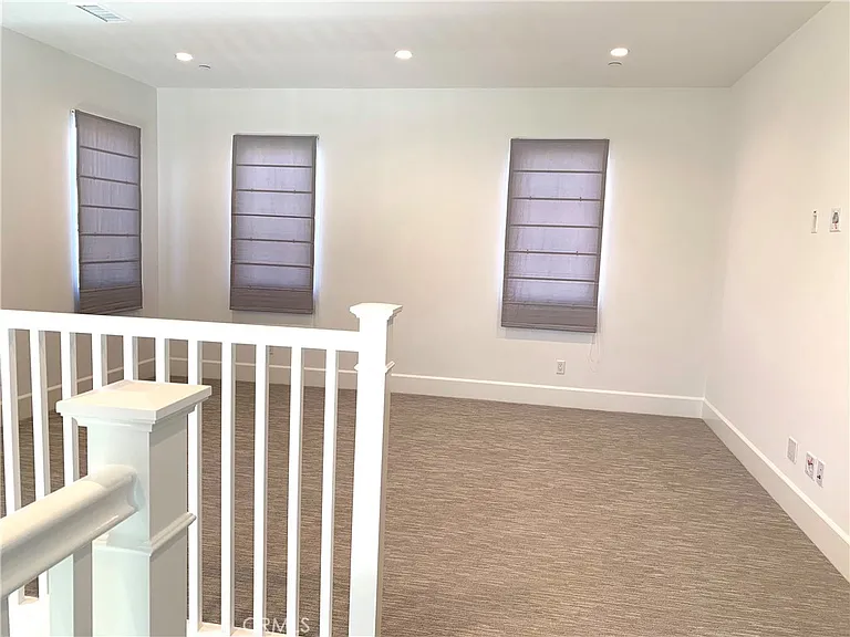 105 Sky Hts — Photo 24