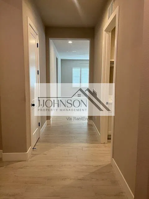 3 bed, 2.0 bath, 1720 sqft, $2,950 — Photo 3