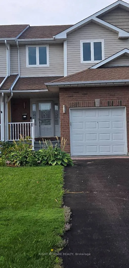 4 bed, $2,500 — Photo 1