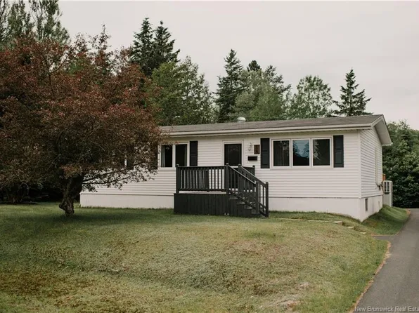 18 Golden Hawk Dr, Miramichi, NB E1N 3J3
