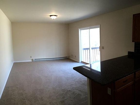 3rd image of 106 Traverse Dr