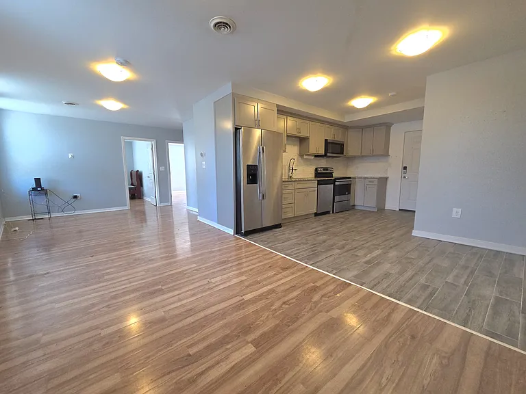 400 Kossuth Ave #2E — Photo 2