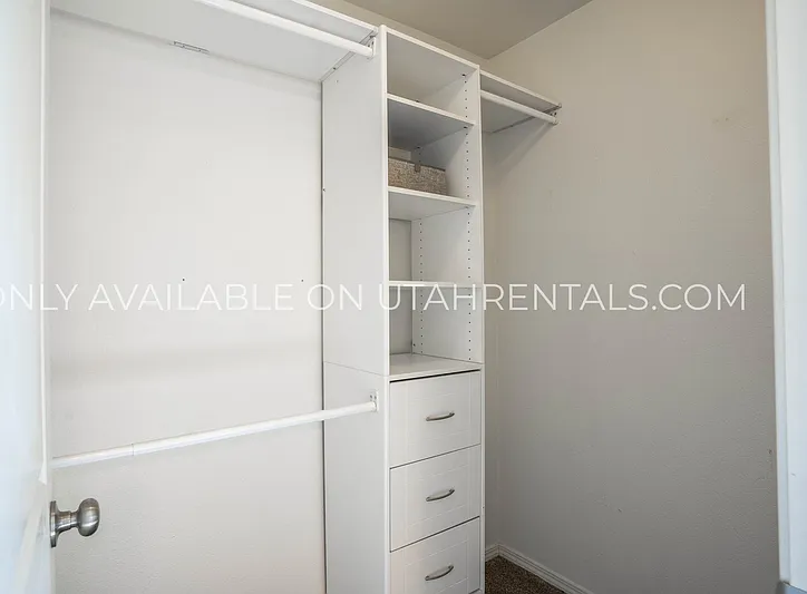 215 S 1050 W — Photo 23