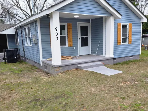 903 Della Sullins St, Tuskegee, AL 36083