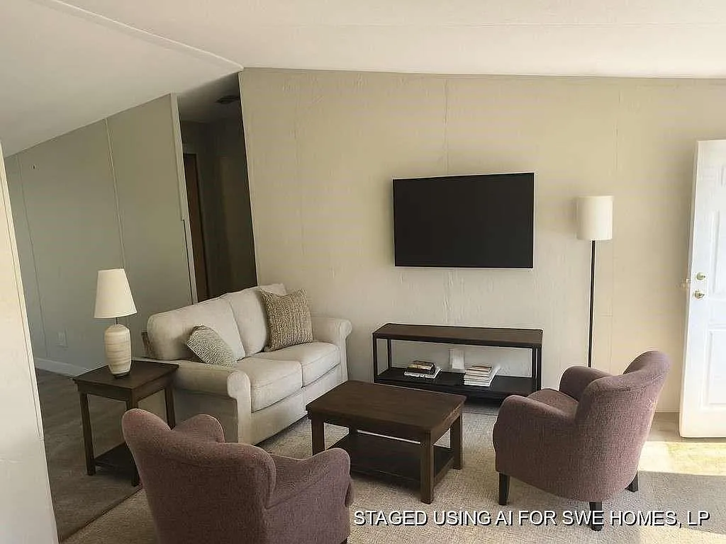 4 bed, 2.0 bath, 1344 sqft, $1,999 — Photo 3