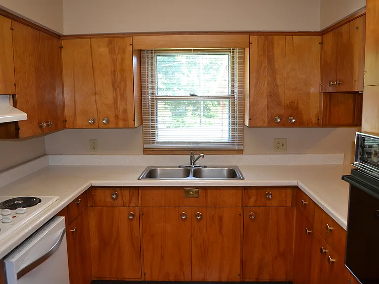 322 Webster St — Photo 39