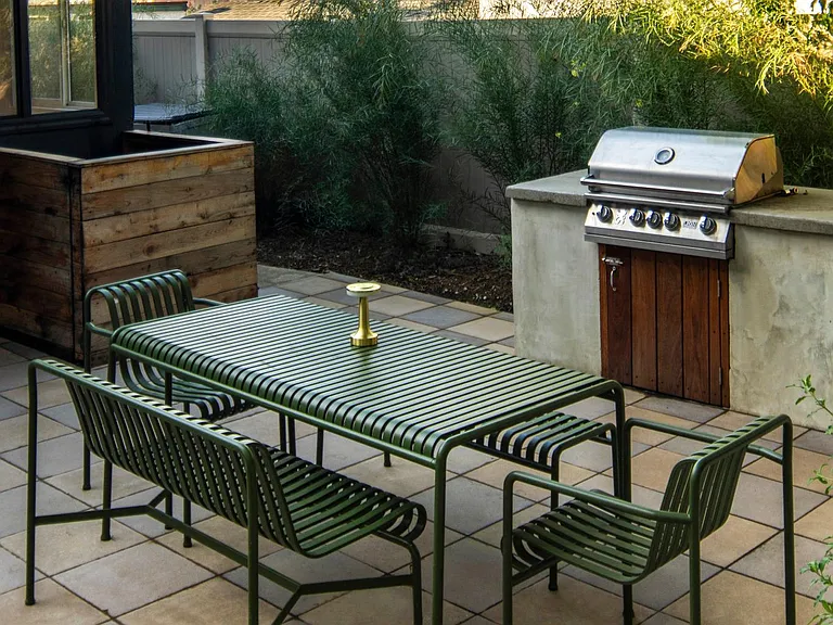 Outside dining area with built in BBQ