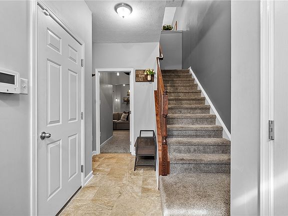 5th image of 34 Truman Cir