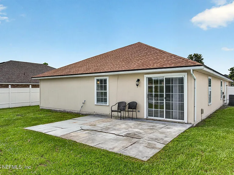 490 Hillside Dr — Photo 35
