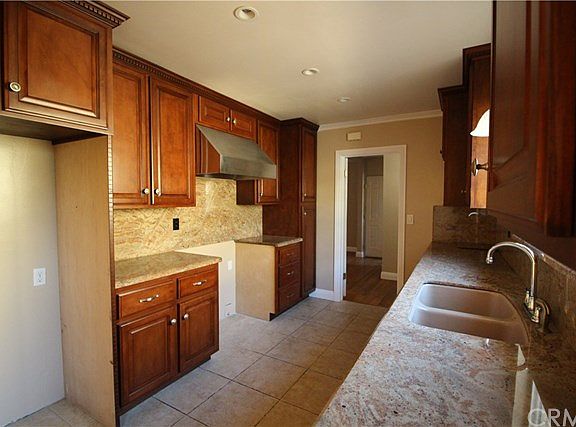 3rd image of 5131 N Nearglen Ave