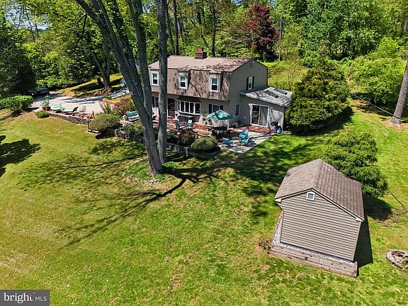 2nd image of 1231 Robin Hill Rd