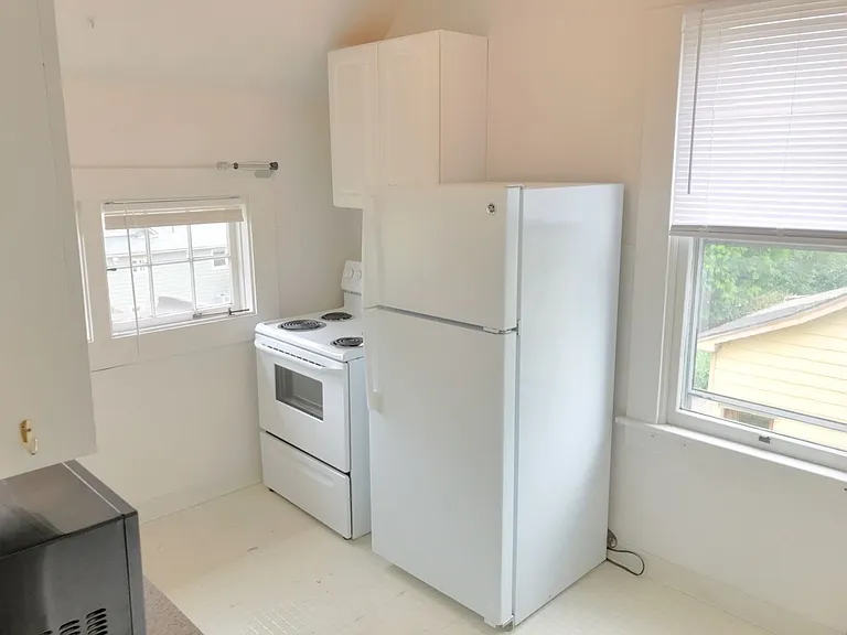 1725 SE Spokane St — Photo 3