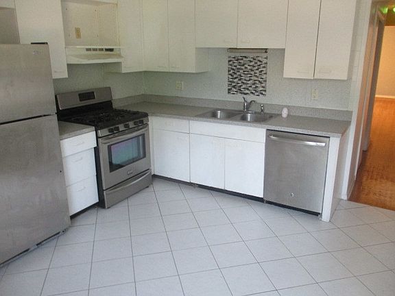 4th image of 1714 W Touhy Ave #C2w