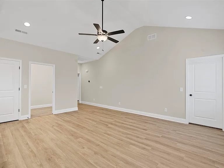1156 Shallowford St — Photo 2