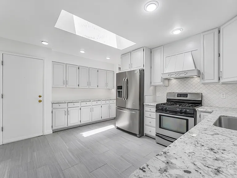 965 Beldon Way — Photo 8