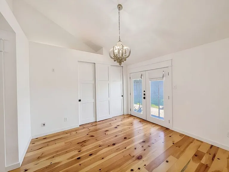 4011 Rosser Sq — Photo 8