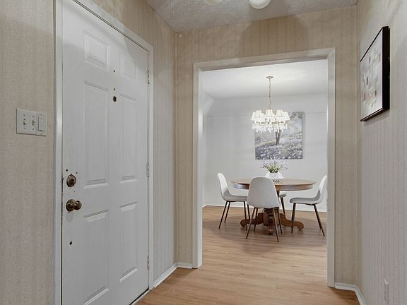 5th image of 2940 S Creekwood Dr