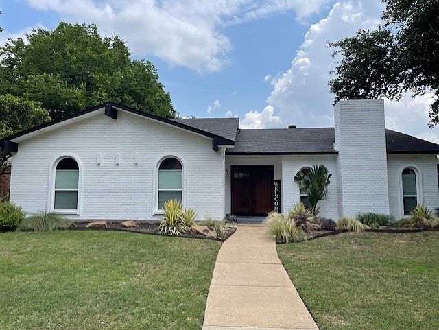 1st image of 326 Woodhurst Dr