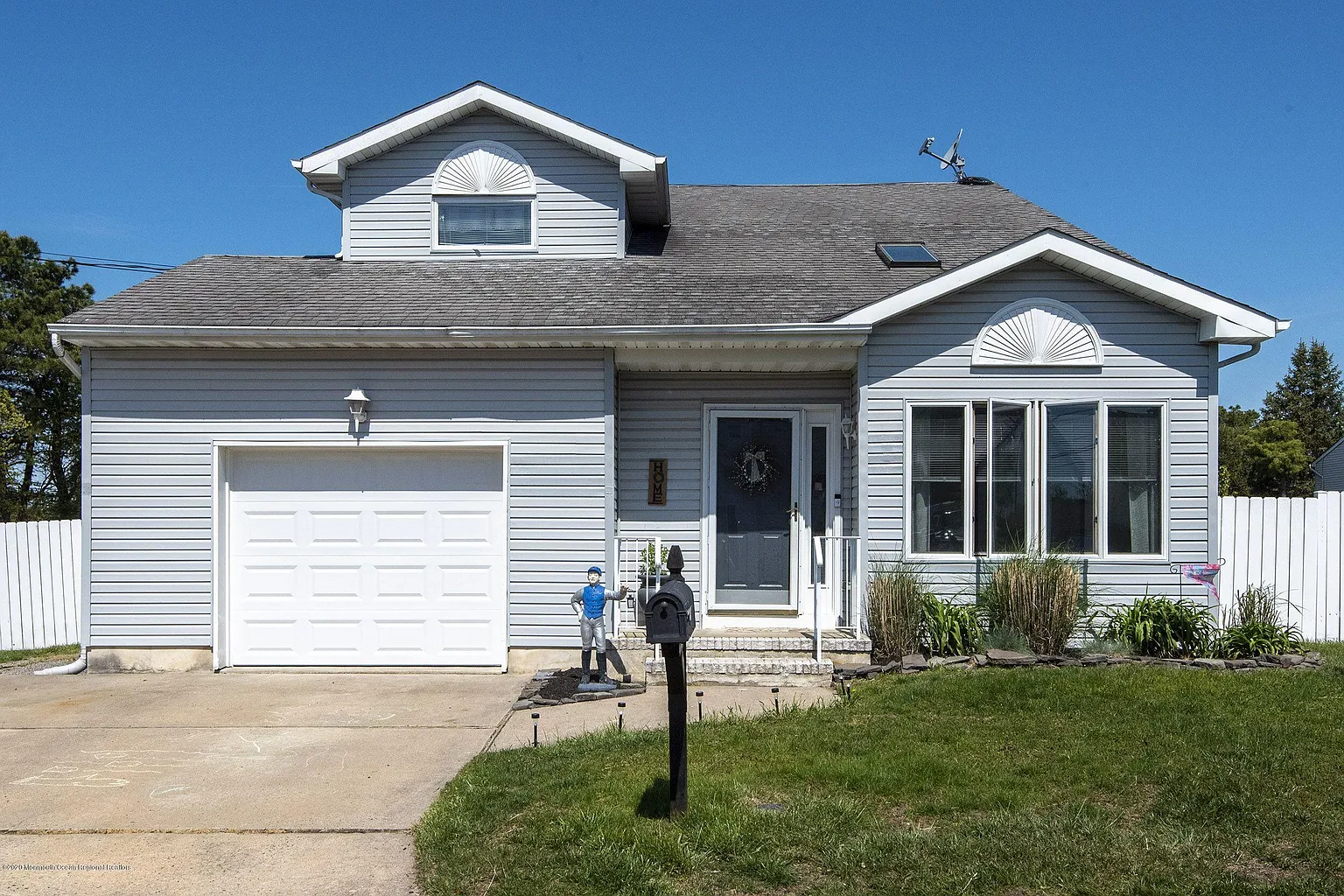 1536 Neptune Ave photo 1