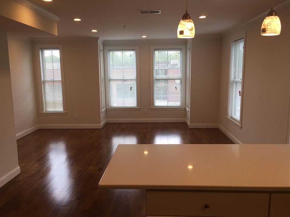 2nd image of 2747 Washington St #3G