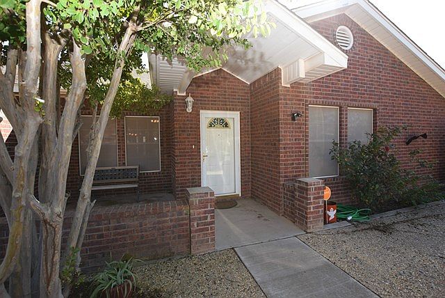 1st image of 4703 Dentcrest Dr