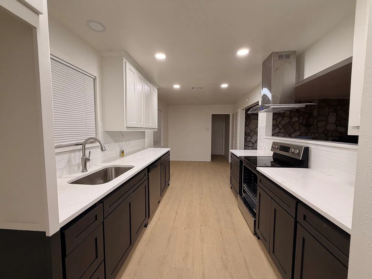 4 bed, 2163 sqft, $3,100 — Photo 2