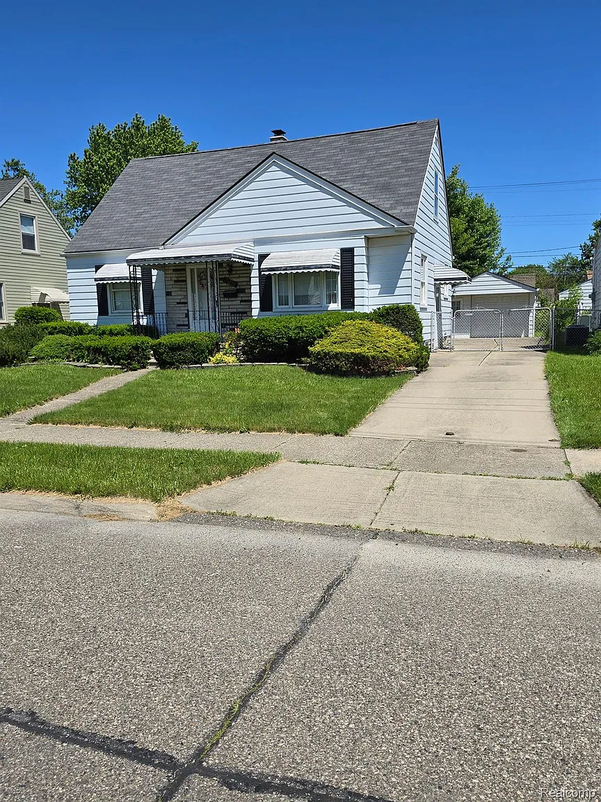 25226 Fortuna St photo 1