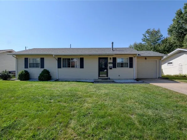 4015 Cambridge Dr, Decatur, IL 62526