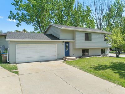 621 Bavaria Dr, Minot, ND, 58703