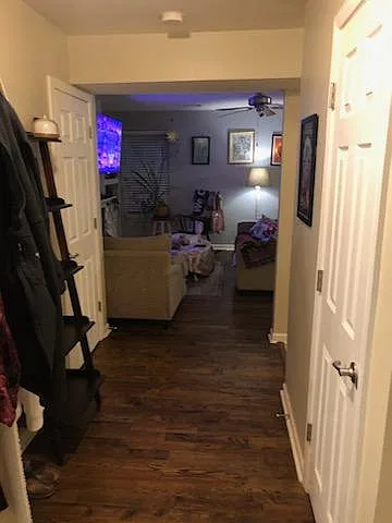 712 Gloucester Ln — Photo 9