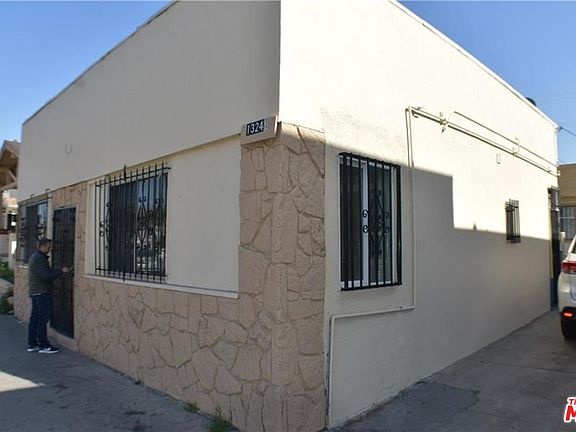 5th image of 1324 W Florence Ave