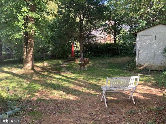3rd image of 4025 Woodland Dr