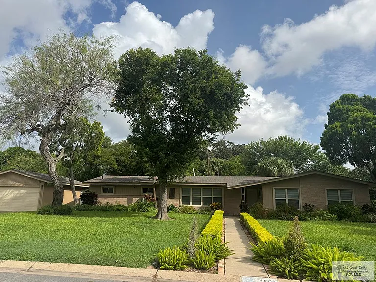 155 Robins Ln — Photo 3