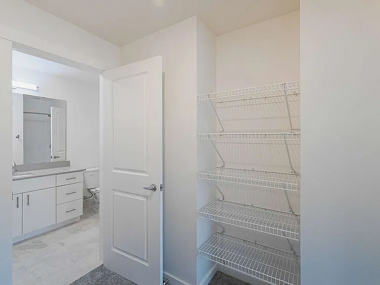 501 S Capitol Ave — Photo 142