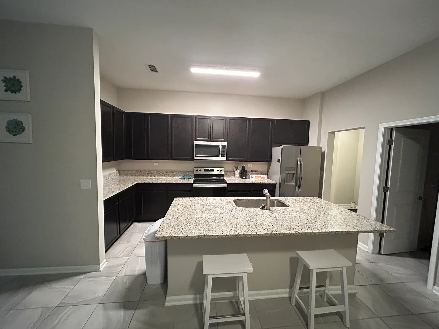 4 bed, 1880 sqft, $3,500 — Photo 3