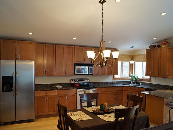 Updated stylish large kitchen with granite and stainless