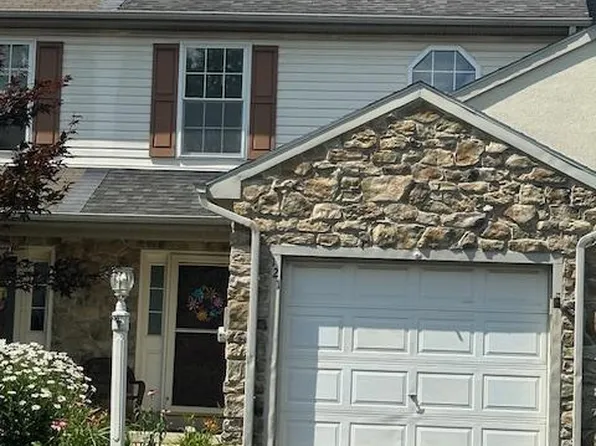 121 Moorland Ct, Lititz, PA 17543