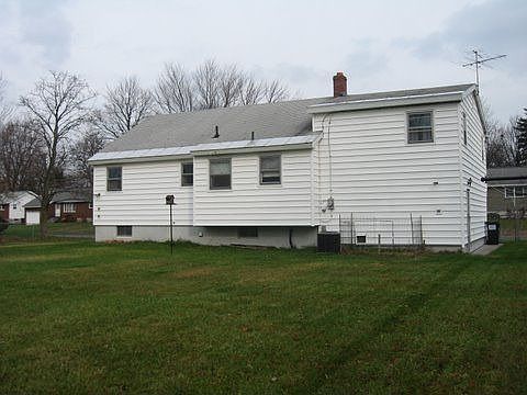 2nd image of 2081 Rensselaer Ave