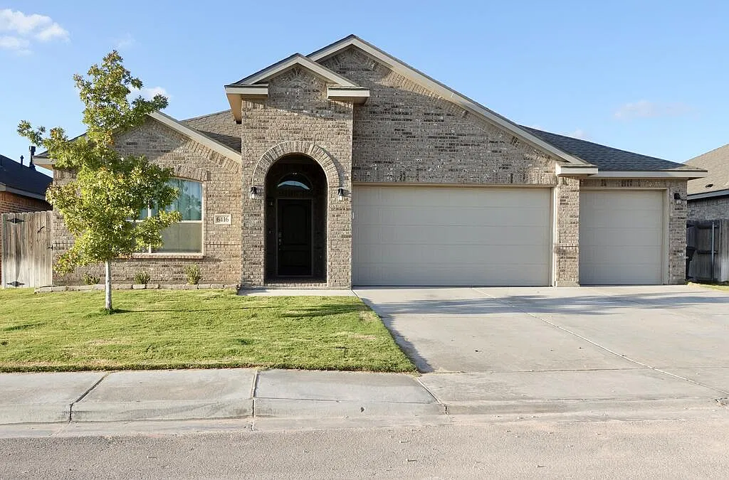 4 bed, 2.0 bath, 2060 sqft, $3,300 — Photo 1