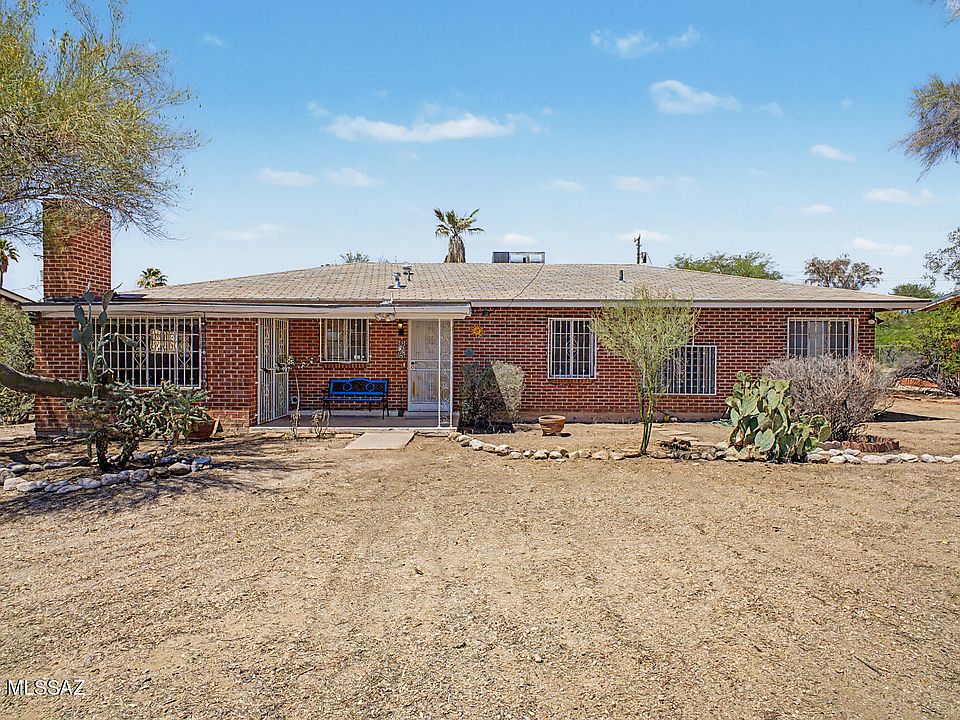 1st image of 4065 E Roberts Pl