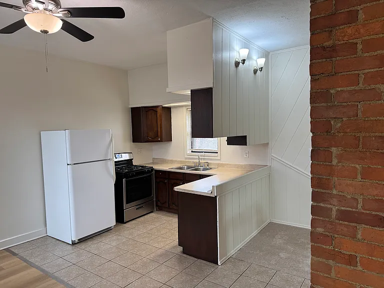839 Perry St #3 — Photo 2