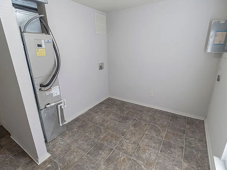 215 N West Blvd — Photo 32