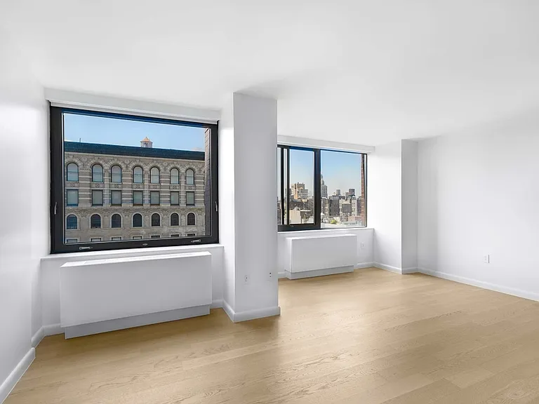 1 Union Sq S #18B — Photo 1