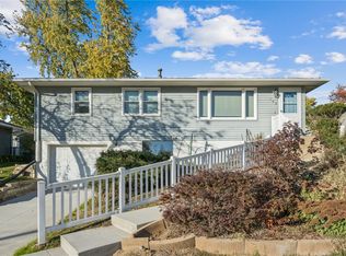 148 33rd Ave SW, Cedar Rapids, IA 52404